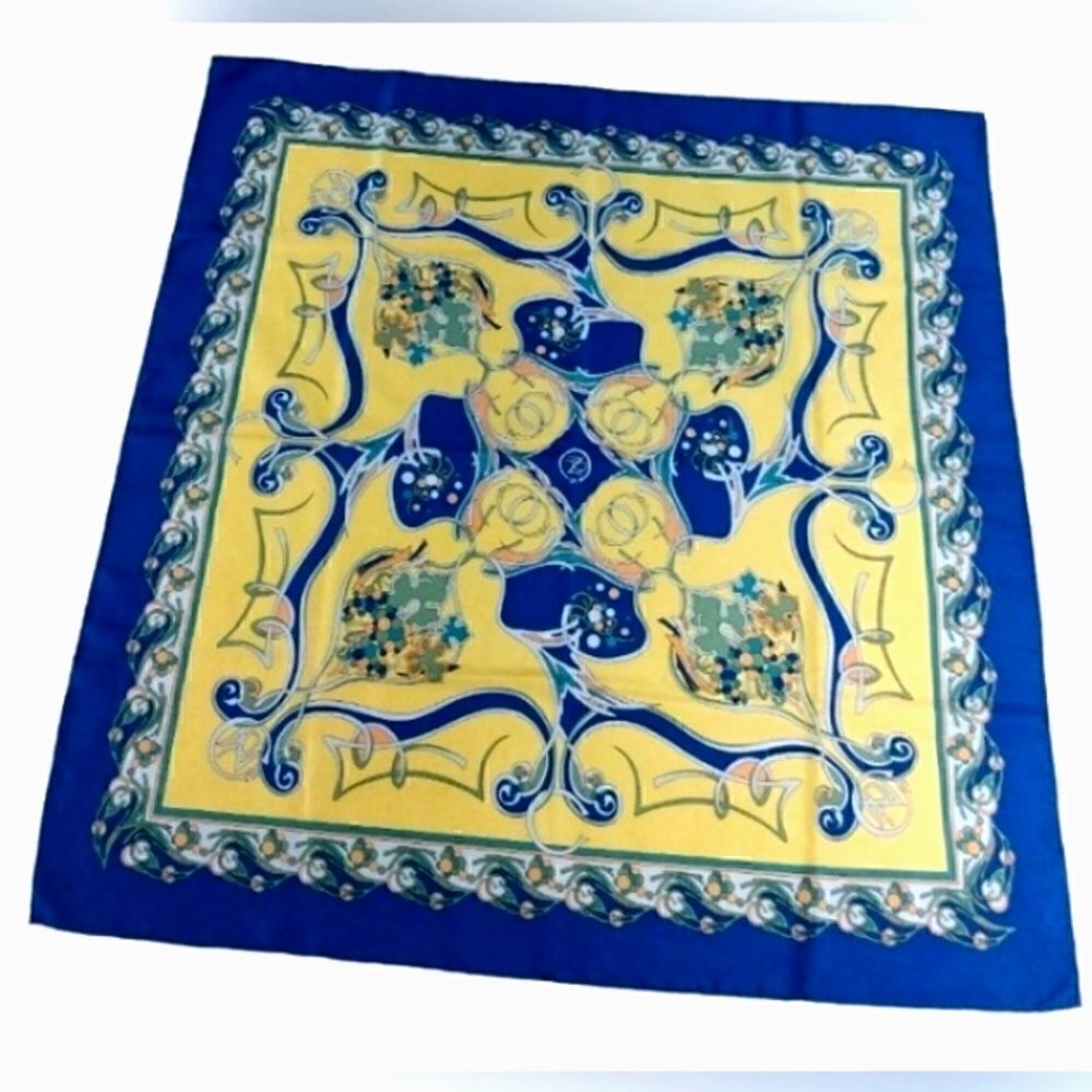 NoillyโPratโVintageโ๐ฏโSilkโScarfโFranceโMartiniโRolled-HemโEUC